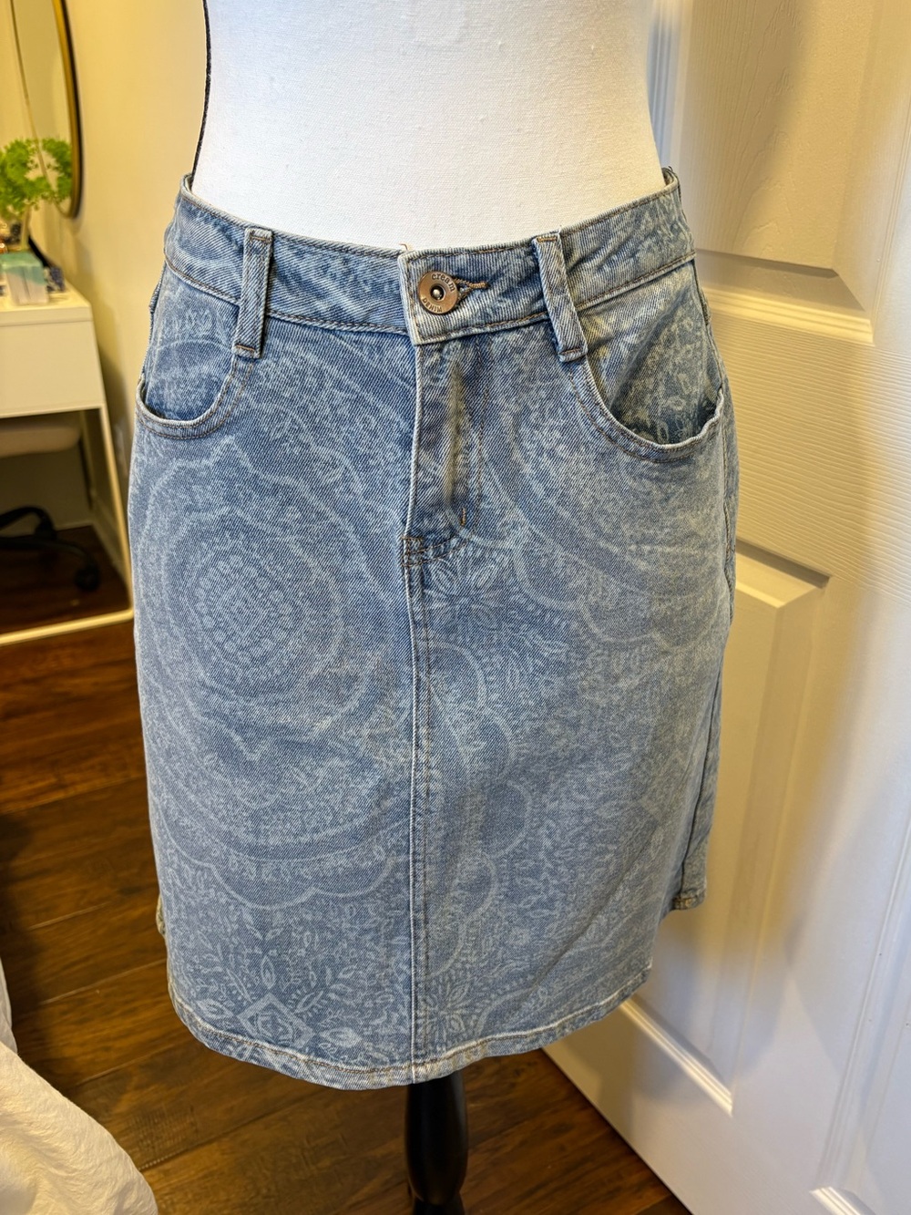 Cream Y2K Paisley Denim Mini Skirt Blue Boho Western Size 6